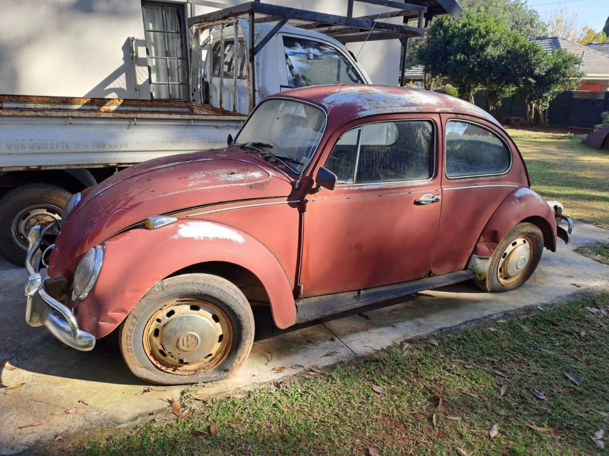 1967 Volkswagen Beetle Non-driving and No Papers. Engine is able to turn (Engine not seized). Sold as is