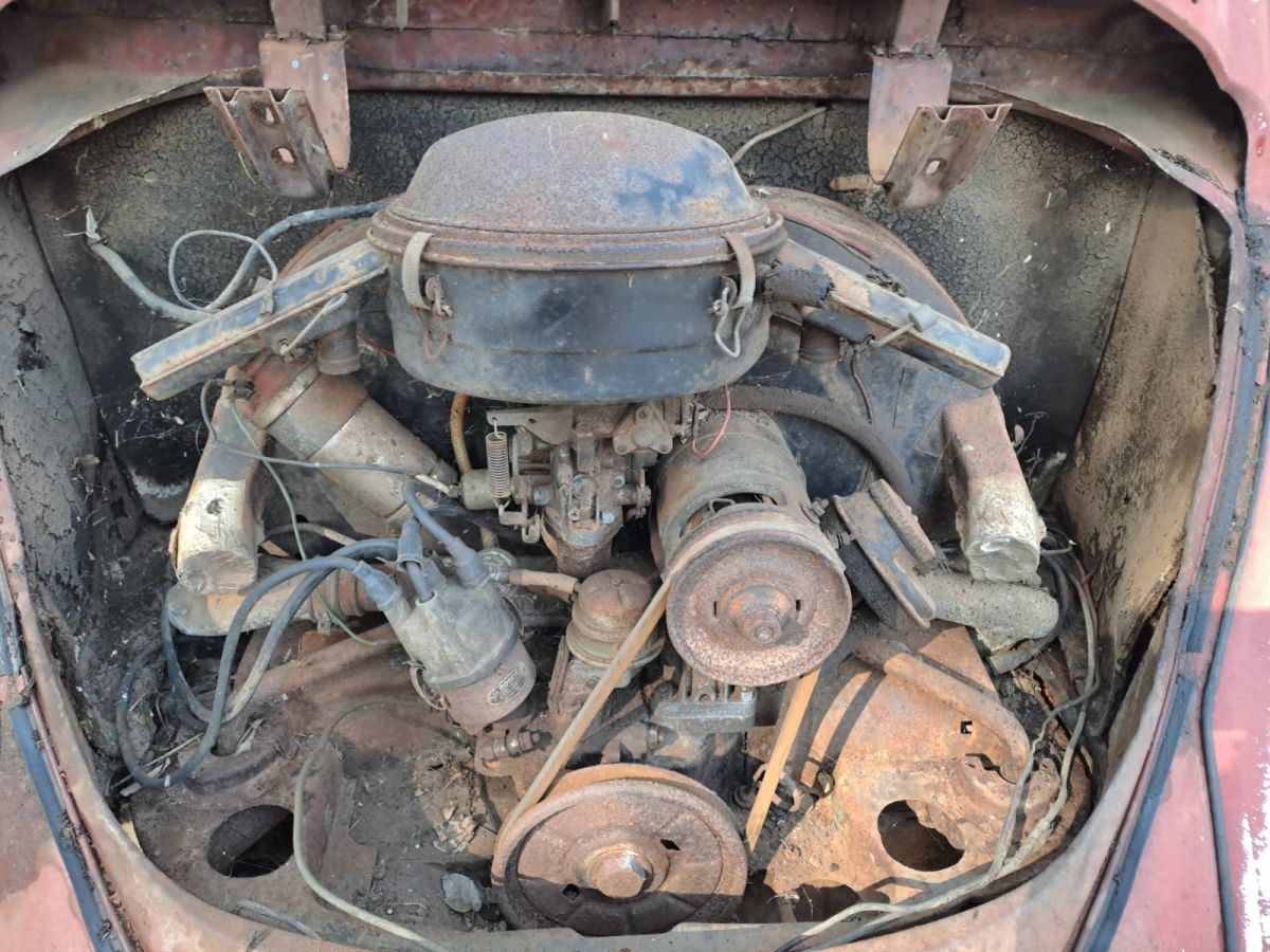 1967 Volkswagen Beetle Non-driving and No Papers. Engine is able to turn (Engine not seized). Sold as is