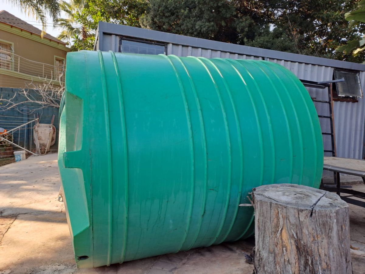 10 000 Litre JOJO water tank in good condition.